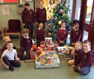 St James's Children give a Helping Hand at Christmas
